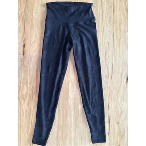 Old Navy Powerpress High Rise Go-Dry Black Camo Leggings Women's Size Small